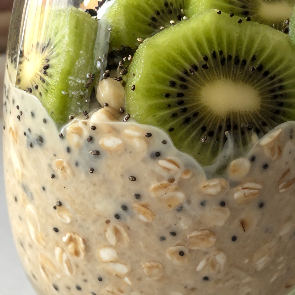 Easy Overnight Oats with Kiwi and Chia Seeds